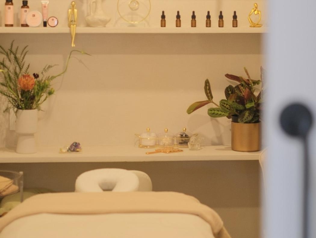 お手あてサロンEMILUCA. 